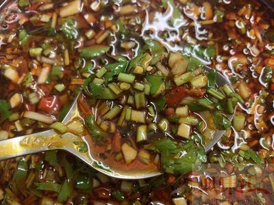 2. Sliced Boiled Chicken Leg in Home Made Spicy Sauce + Boiled Rice(hot) 风味白切鸡饭