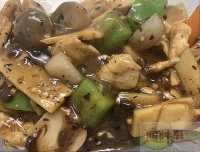 7. Stir fried Chicken in Black Bean Sauce +Boiled Rice (hot) 豉椒鸡肉饭