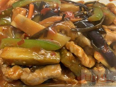 62. Sea Spicy Pork and Aubergine +Boiled Rice (hot) 鱼香茄子肉丝饭