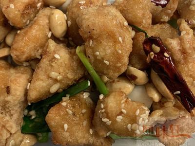 22. Deep fried Spicy Chicken with Sichuan Peppercorns + Boiled Rice (hot)(PEANUTS) 辣子鸡饭(花生)