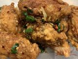 2.Salt, Pepper and Chilli or Garlic Fragrance Chicken Wings + Boiled Rice (hot) 椒盐 / 蒜香鸡翅饭