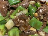 Beef stir fried with Green Pepper + Rice (hot) 青椒牛肉饭