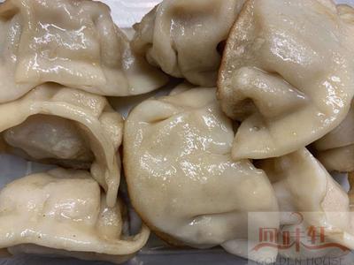 19. Grilled Pork Dumplings 锅贴 (8)