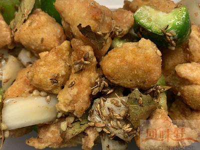 24. Garlic Fragrance Deep fried Spicy Chicken + Boiled Rice (hot) 飘香辣子鸡饭