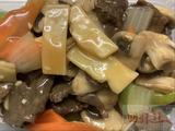 18.Beef or Chicken with Mushroom + Boiled Rice 蘑菇牛 / 鸡肉饭