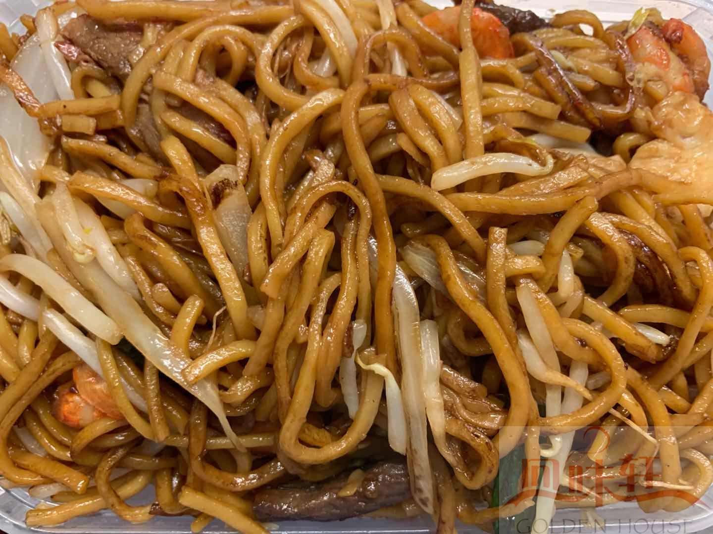 134. Golden House Special Noodles 杂烩炒面        (contains Pork, Chicken, Beef, Shrimps)