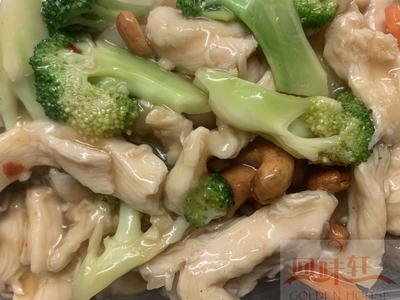 12. Chicken with CASHEW NUTS + Boiled Rice (hot) 腰果鸡肉饭